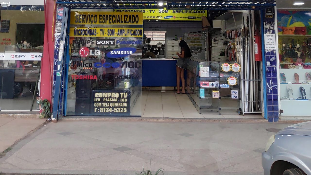 Vitrine da loja: serviço especializado em micro-ondas, TV, som e amplificador